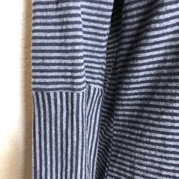 Cabi Wonder Tee navy gray striped long sleeve knit top size Medium #3808 - Picture 4 of 13